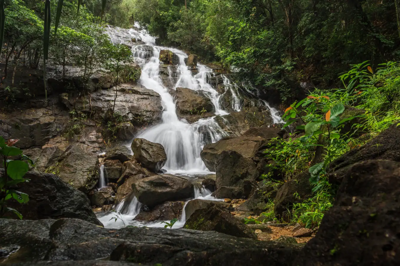 น้ำตกหงาว (Ngao Waterfall National Park)